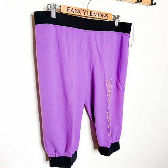 Zumba NWT! Shake Your Shuttle Capri Pants Orchid Purple Black Waistband Size L - Picture 2 of 9